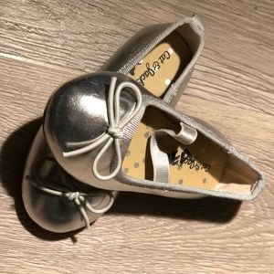 Cat and Jack silver flats NWOT toddler 5